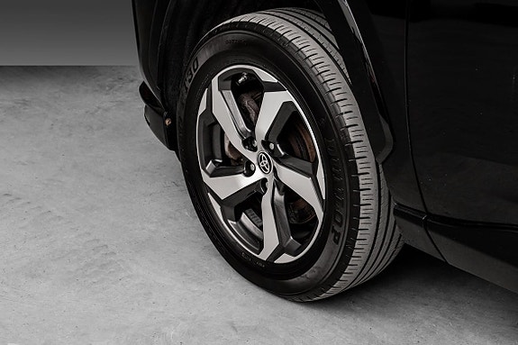 Toyota RAV4 Plug-in Hybrid 9 of 23