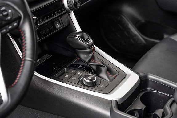 Toyota RAV4 Plug-in Hybrid 17 of 23