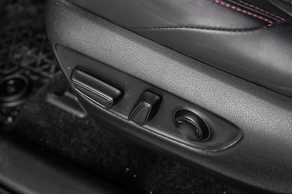 Toyota RAV4 Plug-in Hybrid 19 of 23