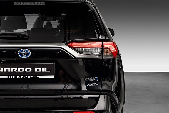 Toyota RAV4 Plug-in Hybrid 6 of 23