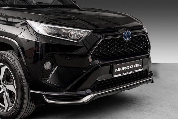 Toyota RAV4 Plug-in Hybrid 2 of 23