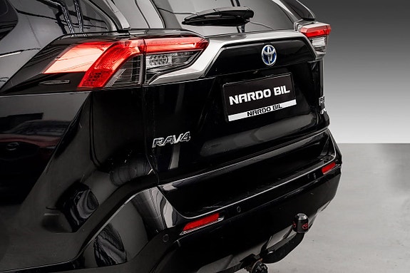 Toyota RAV4 Plug-in Hybrid 8 of 23