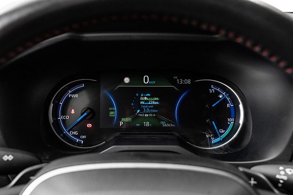Toyota RAV4 Plug-in Hybrid 12 of 23