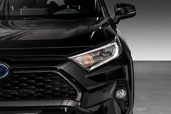 Toyota RAV4 Plug-in Hybrid 4 of 23