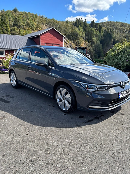 Volkswagen Golf VIII 2 of 17