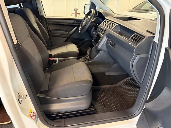 Volkswagen Caddy Maxi 17 of 26