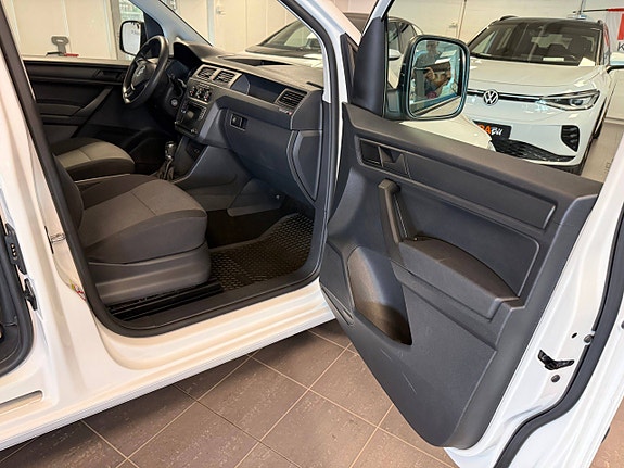 Volkswagen Caddy Maxi 21 of 26