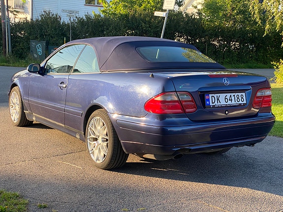 Mercedes-Benz CLK200 8 of 24