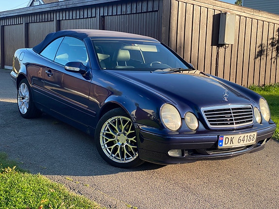 Mercedes-Benz CLK200 4 of 24