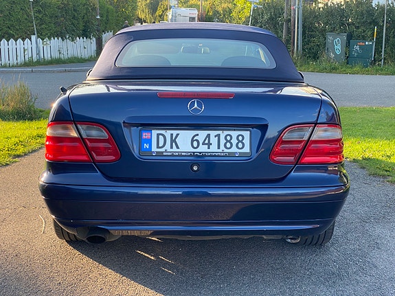 Mercedes-Benz CLK200 9 of 24