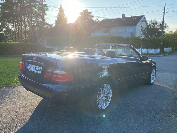 Mercedes-Benz CLK200 2 of 24