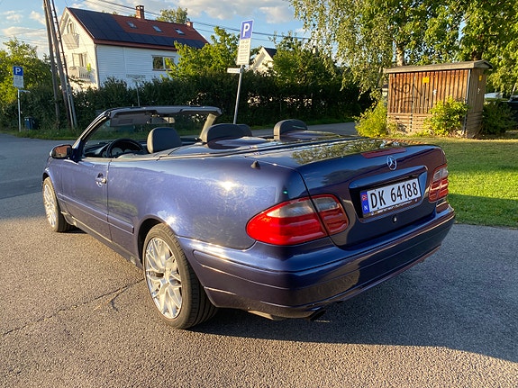 Mercedes-Benz CLK200 3 of 24