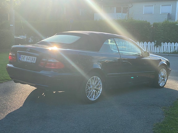 Mercedes-Benz CLK200 10 of 24