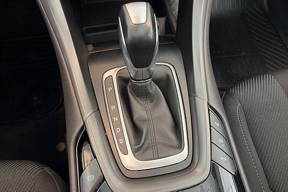 Ford Mondeo 19 of 27