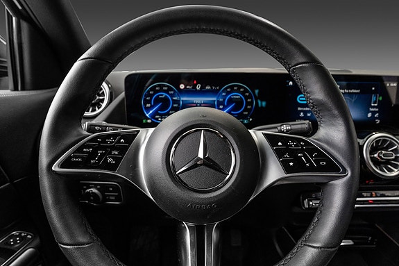Mercedes-Benz EQA250 11 of 23