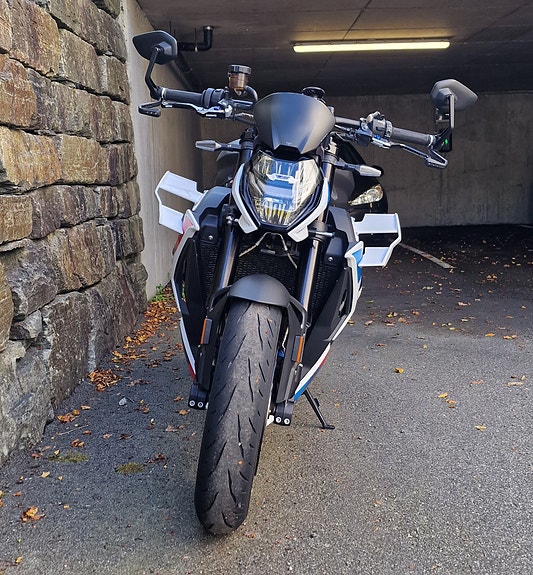 BMW M 1000 R 7 of 18