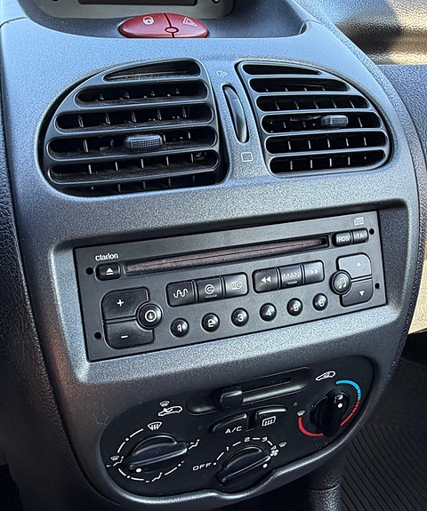Peugeot 206 14 of 18