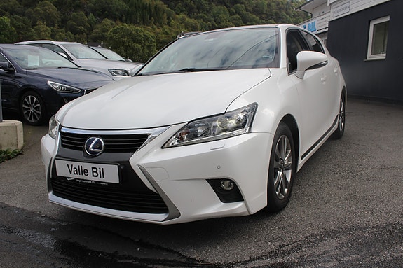 Lexus CT200h 2 of 20