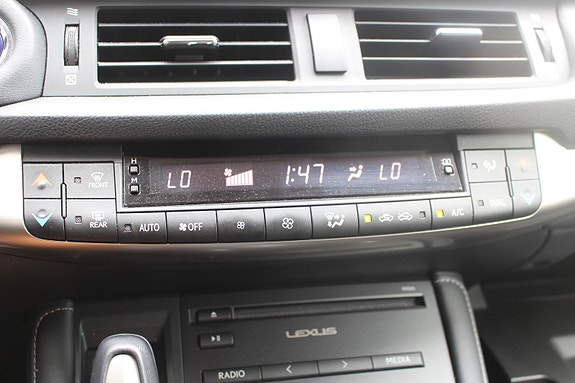 Lexus CT200h 14 of 20