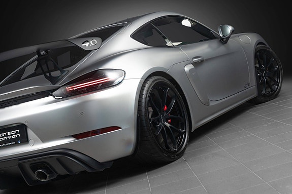Porsche 718 Cayman GT4 4 of 30