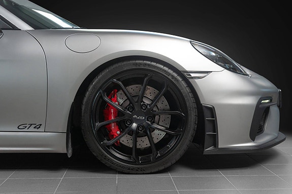 Porsche 718 Cayman GT4 19 of 30