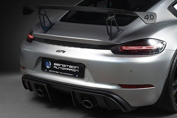 Porsche 718 Cayman GT4 5 of 30