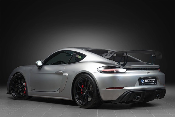 Porsche 718 Cayman GT4 8 of 30