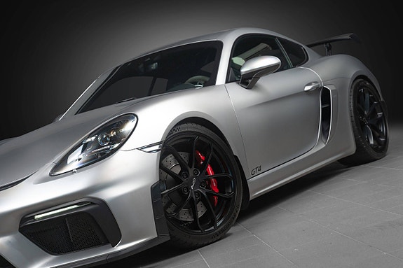 Porsche 718 Cayman GT4 29 of 30