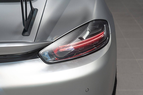 Porsche 718 Cayman GT4 6 of 30