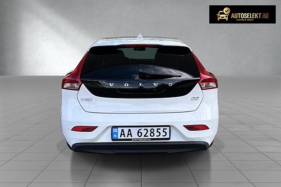 Volvo V40 6 of 16