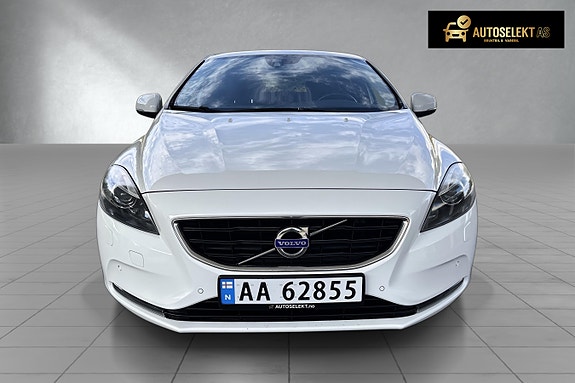 Volvo V40 2 of 16