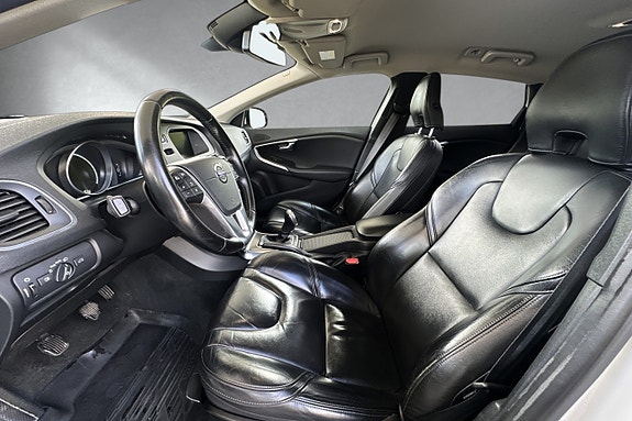Volvo V40 8 of 16