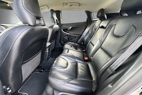 Volvo V40 10 of 16