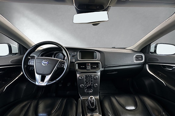Volvo V40 11 of 16