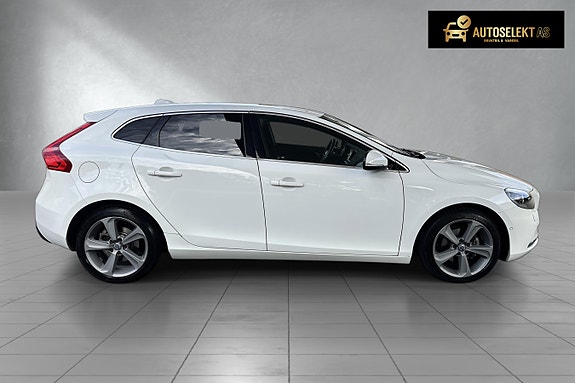 Volvo V40 4 of 16