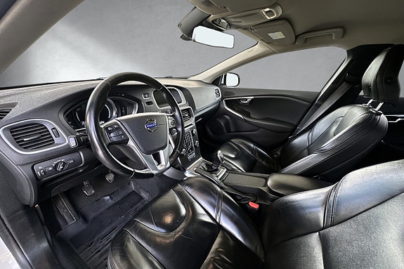 Volvo V40 9 of 16
