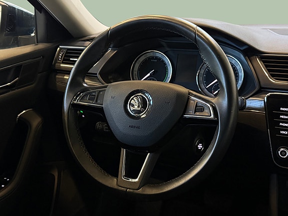 Skoda Superb 14 of 30