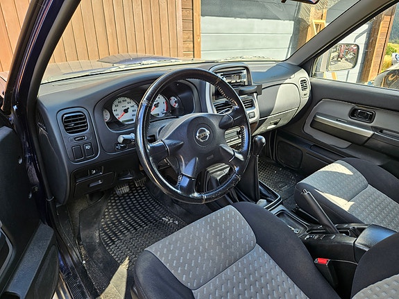 Nissan King Cab 8 of 14