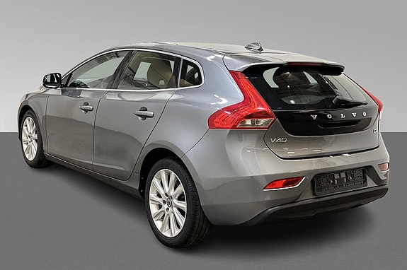 Volvo V40 4 of 23