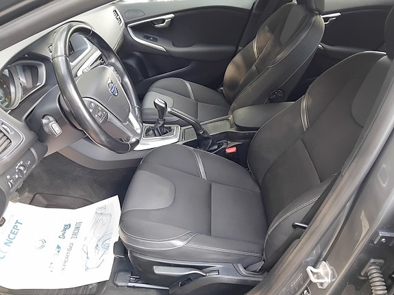 Volvo V40 7 of 23