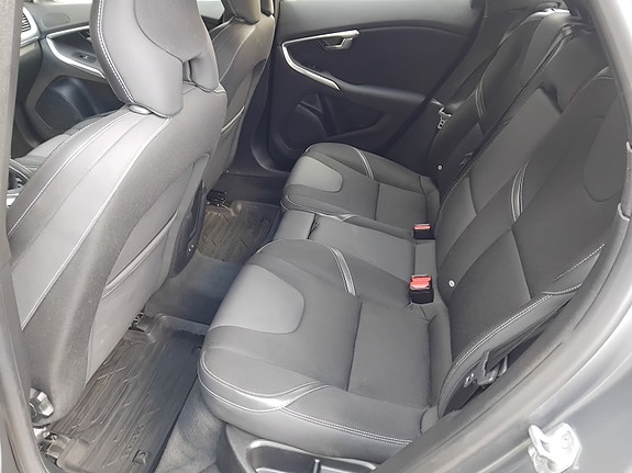 Volvo V40 9 of 23