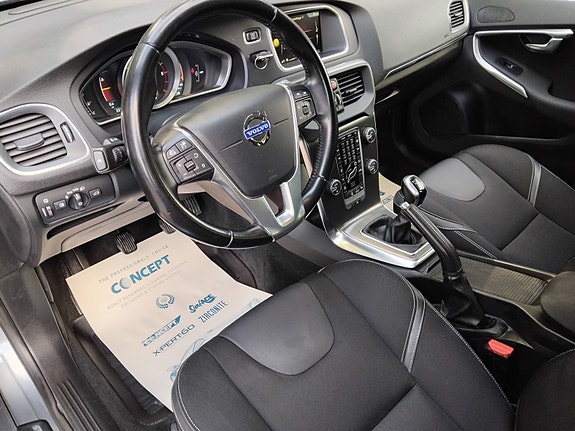 Volvo V40 8 of 23