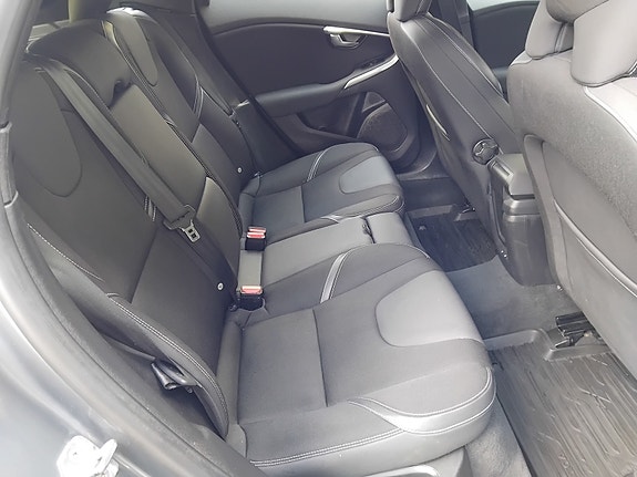 Volvo V40 13 of 23