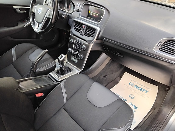 Volvo V40 12 of 23