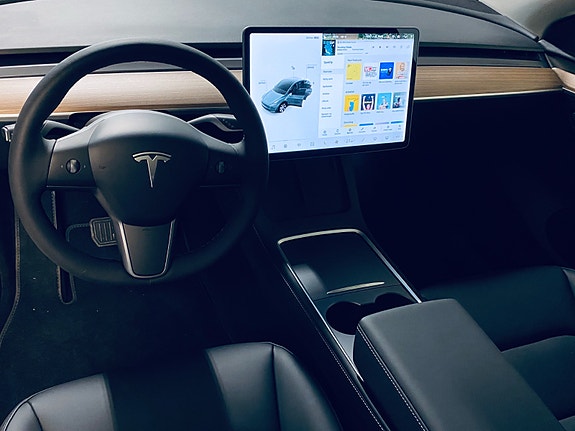 Tesla Model Y 11 of 20
