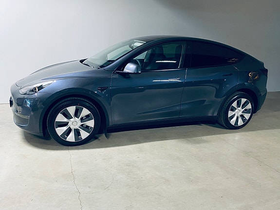 Tesla Model Y 4 of 20