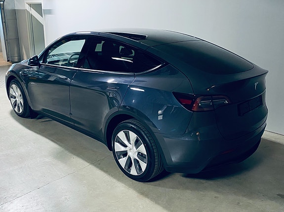Tesla Model Y 6 of 20
