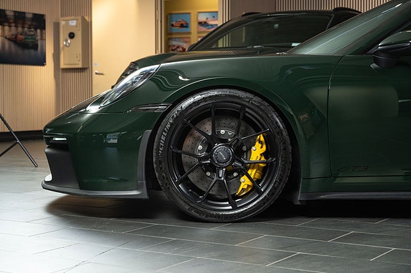 Porsche 911 GT3 13 of 30