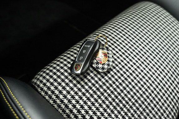 Porsche 911 GT3 27 of 30