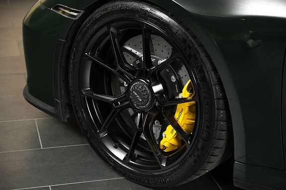 Porsche 911 GT3 18 of 30